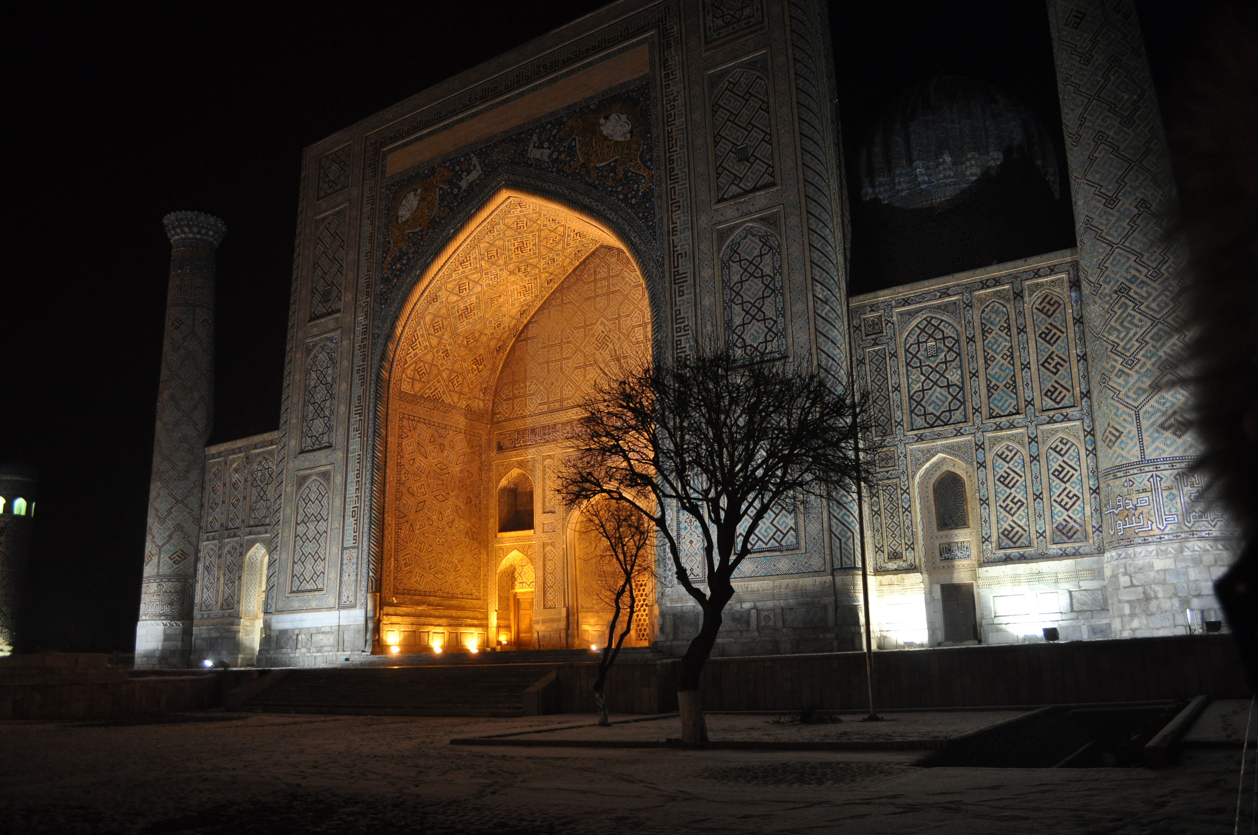 Régistan by night