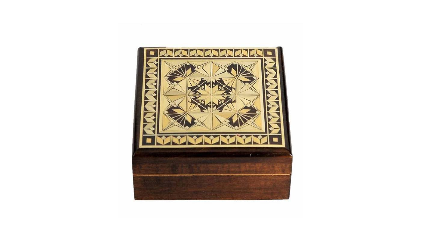 Decorated wooden box 98x98x40 mm - Brown