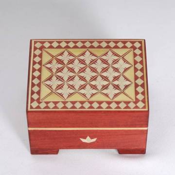Decorated wooden box - Red