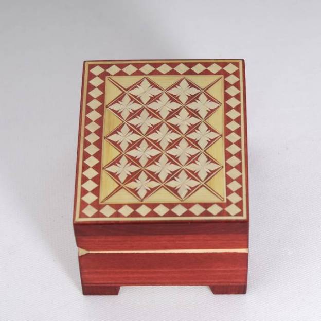 Decorated wooden box - Red