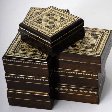 Decorated wooden box 98x98x40 mm - Brown