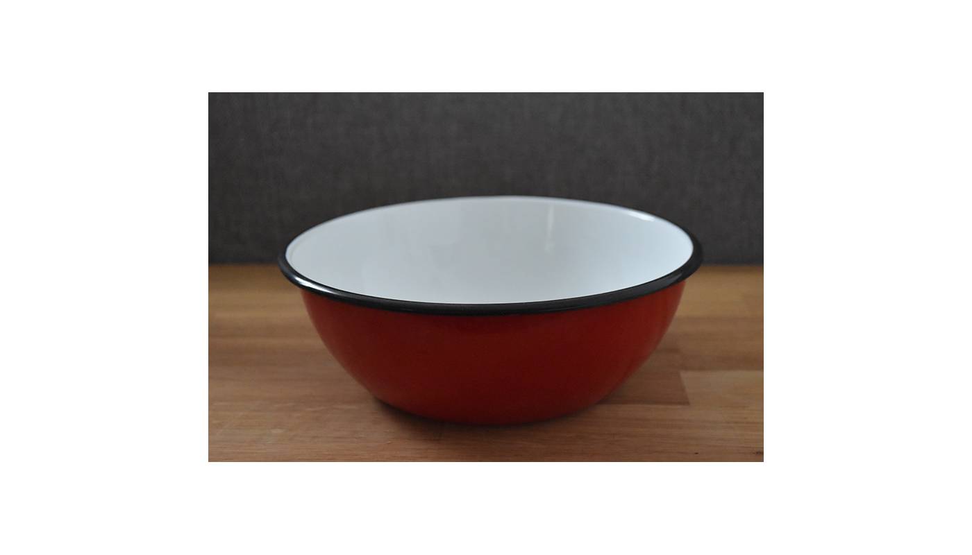 Enamelled red metal bowl - 1.5 liter