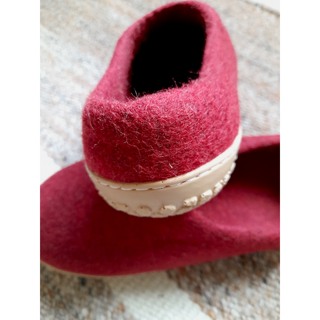 Natural felt slippers - Polyurethane sole - Color: Red