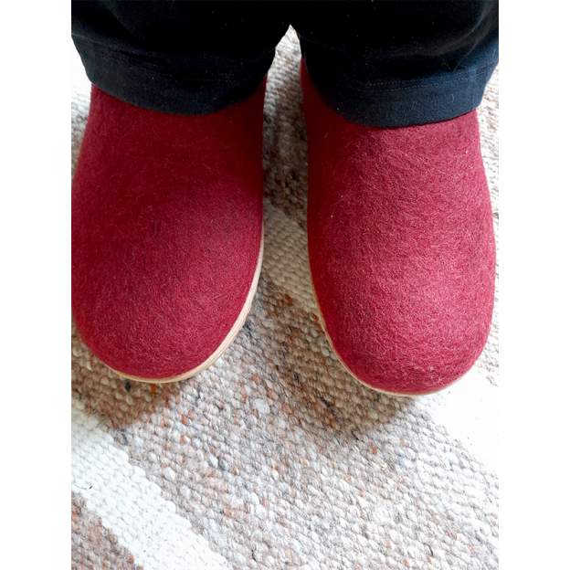 Natural felt slippers - Polyurethane sole - Color: Red
