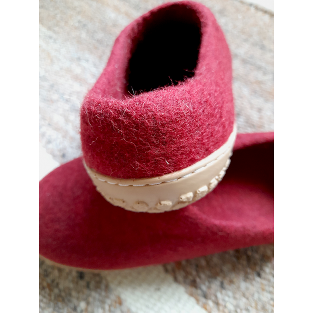 Natural felt slippers - Polyurethane sole - Color: Red - 37 EU