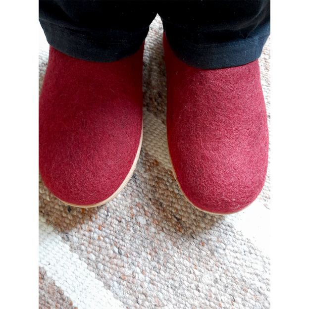Natural felt slippers - Polyurethane sole - Color: Red - 36 EU
