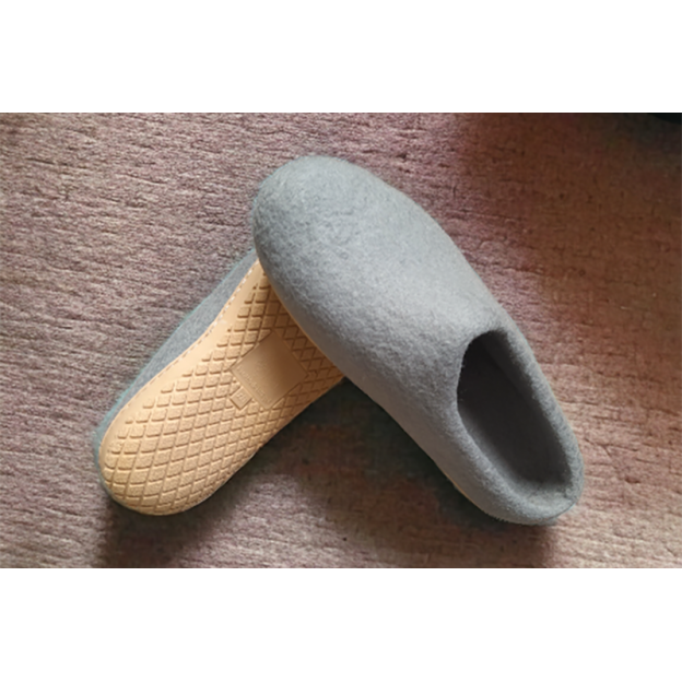 Natural felt slippers - Polyurethane sole - Color: Grey - 40 EU