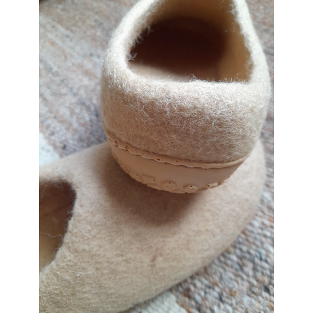 Natural felt slippers - Polyurethane sole - Color: Beige - 40 EU