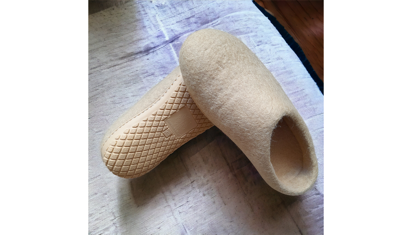 Natural felt slippers - Polyurethane sole - Color: Beige - 39 EU