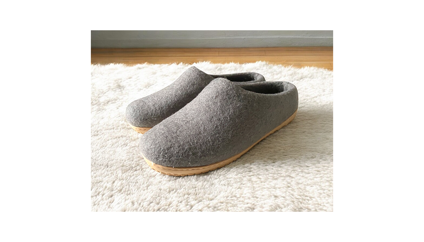 Natural felt slippers - Polyurethane sole - Color: Grey