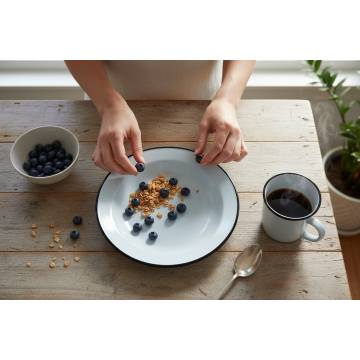 Enamelled Metal Plates - Diameter 22 cm - Set of 2