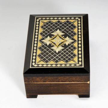 Boîte en bois décorée - 100x80x50 mm