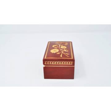 Boîte en bois décorée - 130x75x65 mm