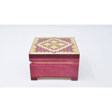 Boîte en bois décorée - 105x110x65 mm
